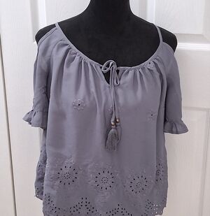 Knox Rose Cold Shoulder With Floral Eyelets & Scalloped Hemline  Size S